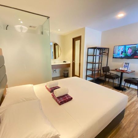 The Hub District Garden Suites Pasay Extérieur photo