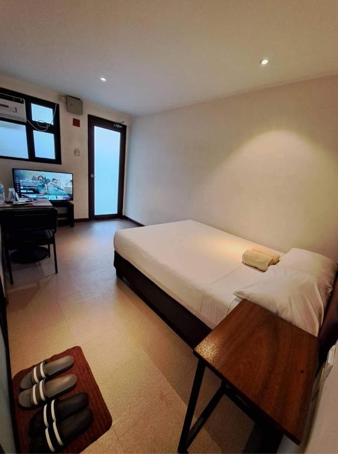 The Hub District Garden Suites Pasay Extérieur photo
