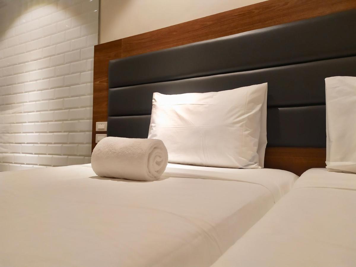 The Hub District Garden Suites Pasay Extérieur photo
